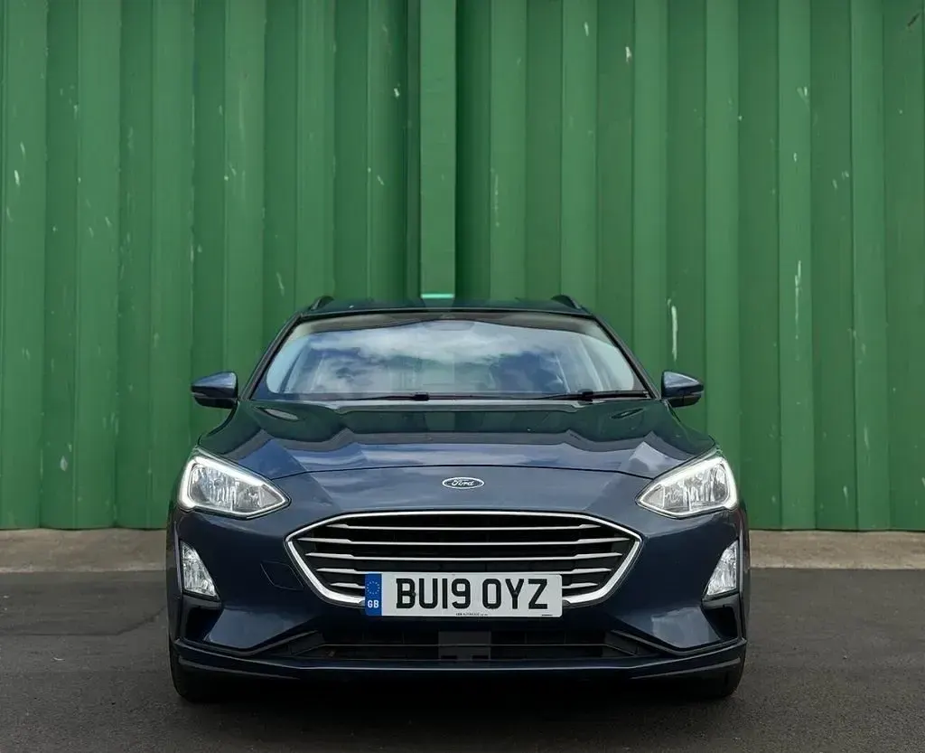 Used Ford Focus Zetec 120 HP (88 kW) 2019 Blue Estate