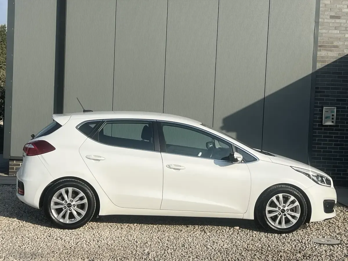 Used Kia Ceed 136 HP (100 kW) 2016 White Hatchback
