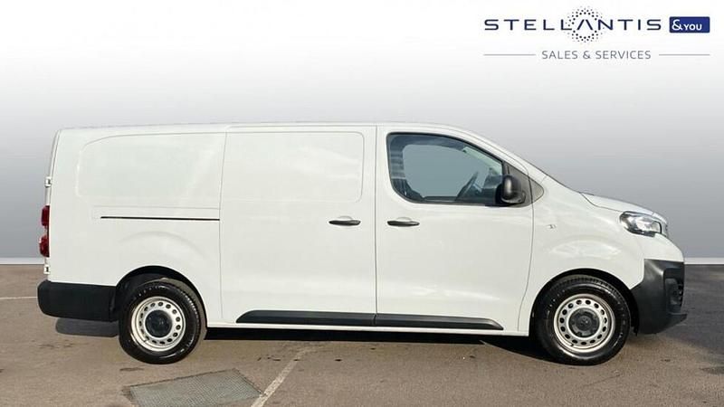 White Used 2023 Peugeot Expert Premium Van | £14,998 (Fair price) - Image 1/4