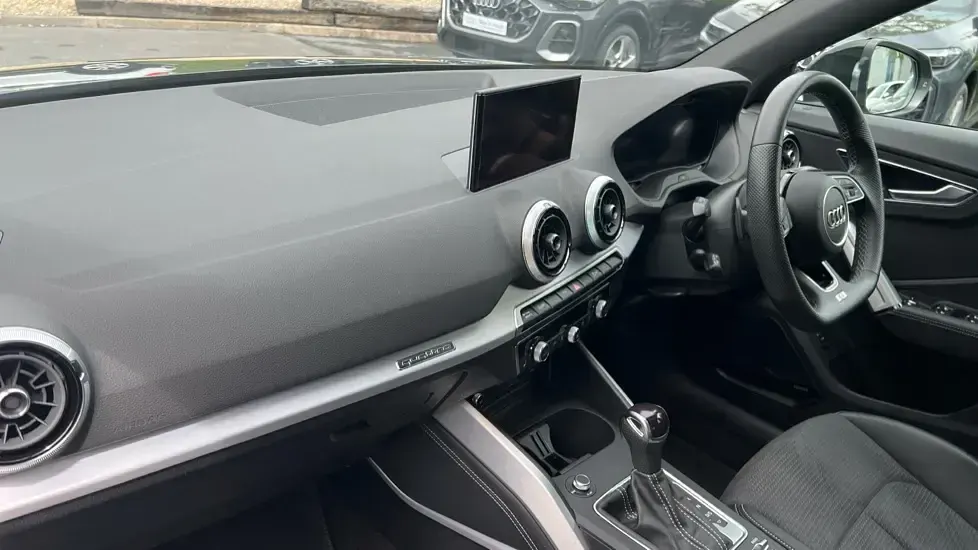 Używany Audi SQ2 Black Edition 300 KM (220 kW) 2023 Szary SUV
