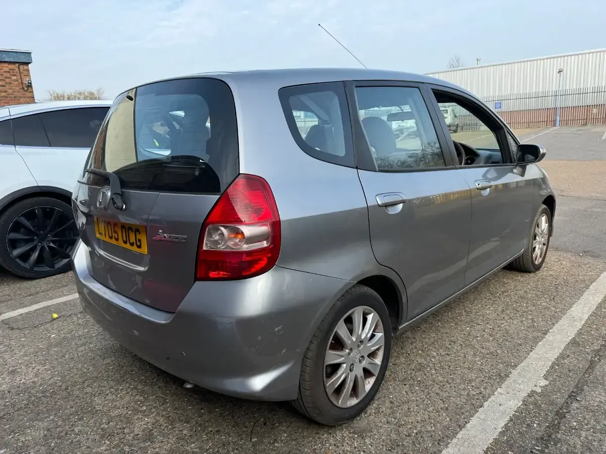Used Honda Jazz SE 83 HP (61 kW) 2005 Silver Hatchback