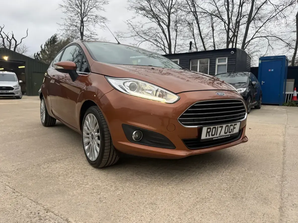Usado Ford Fiesta Zetec 82 HP (60 kW) 2017 Castanho Citadino