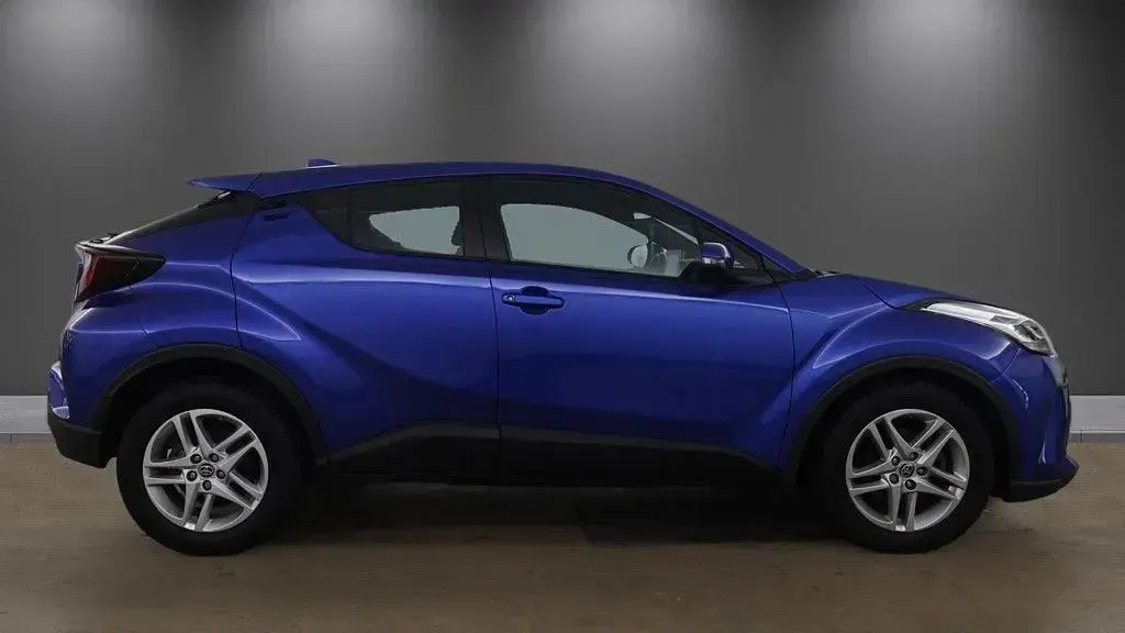 Used Toyota C-HR 122 HP (89 kW) 2022 Blue SUV