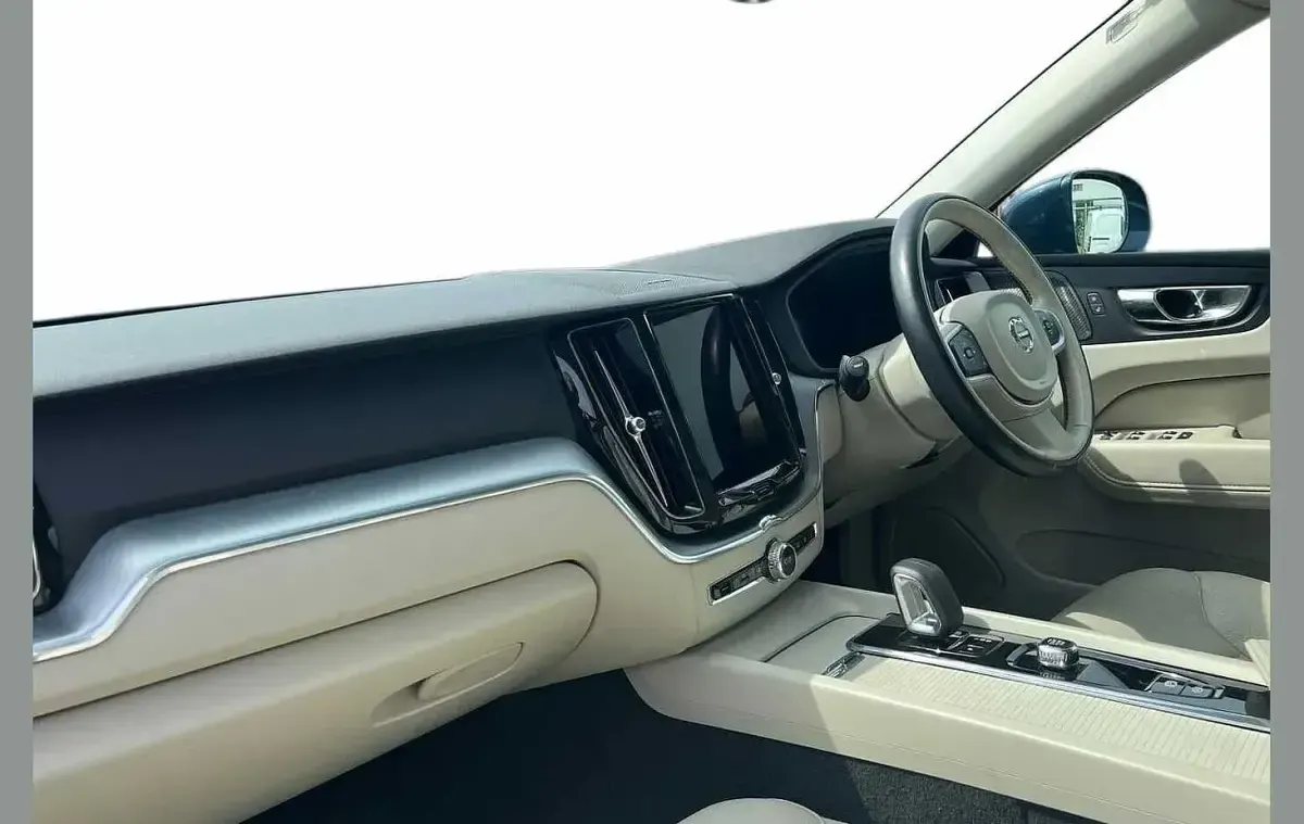 Used Volvo XC60 Momentum 194 HP (142 kW) 2022 Blue SUV