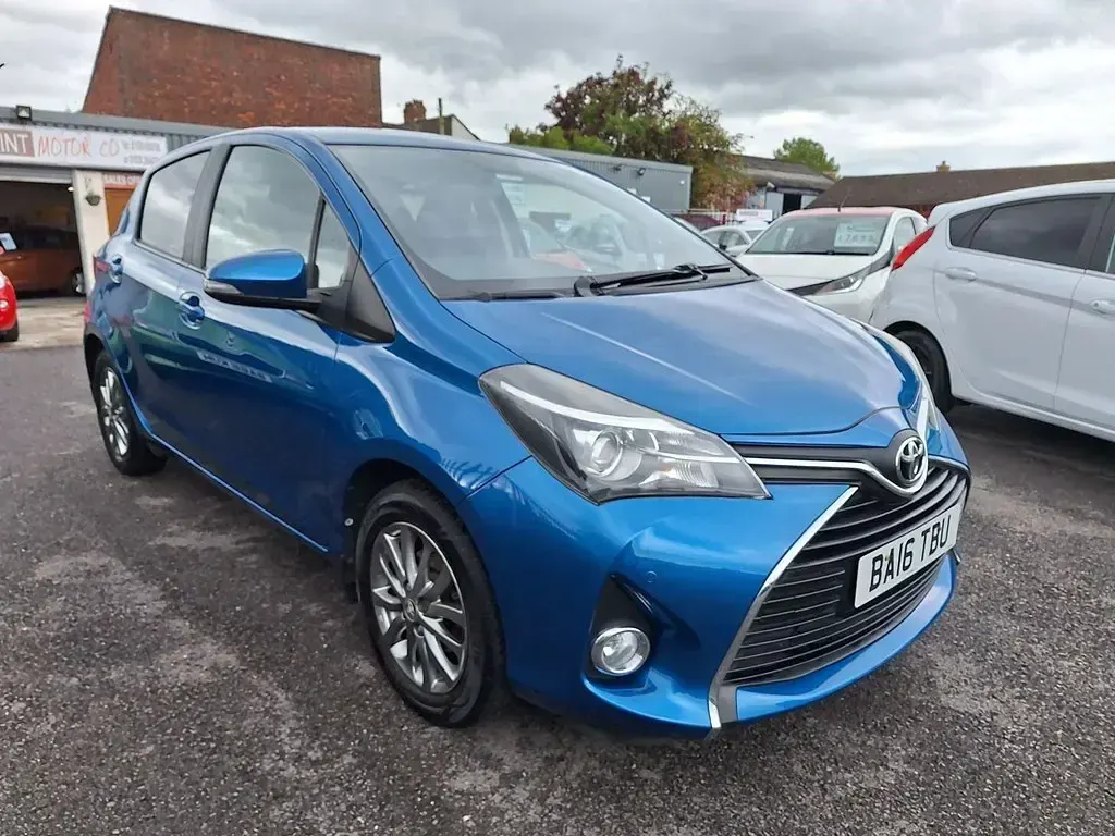 Begagnad Toyota Yaris 99 HK (72 kW) 2016 Blå Halvkombi