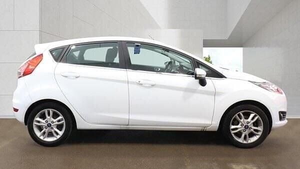 Usado Ford Fiesta Zetec 2016 Branco Citadino