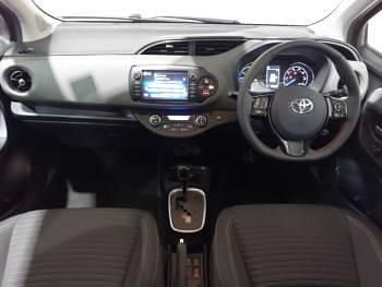 Used Toyota Yaris Hybrid 100 HP (73 kW) 2019 Red Hatchback