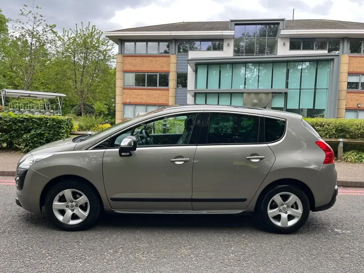 Used Peugeot 3008 110 HP (80 kW) 2009 Metallic champagne Estate