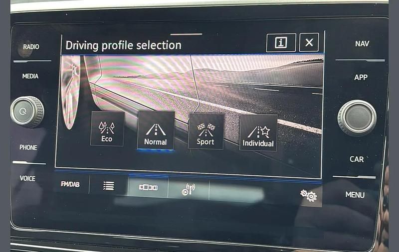 Used VW T-Roc R-line 150 HP (110 kW) 2023 Red SUV