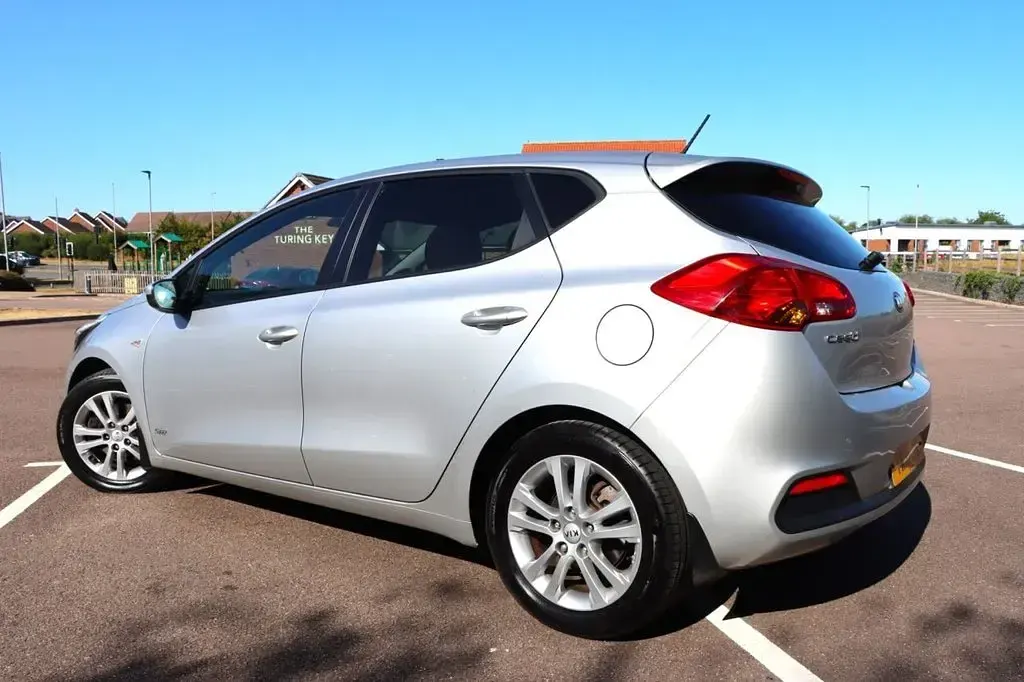 Used Kia Ceed 98 HP (72 kW) 2016 Silver Hatchback