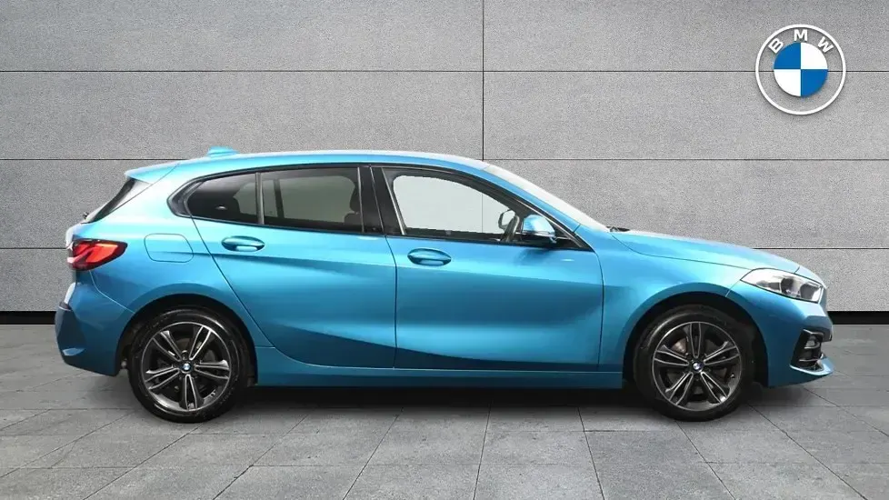 Used BMW 118 Sport Line 134 HP (98 kW) 2023 Blue Hatchback