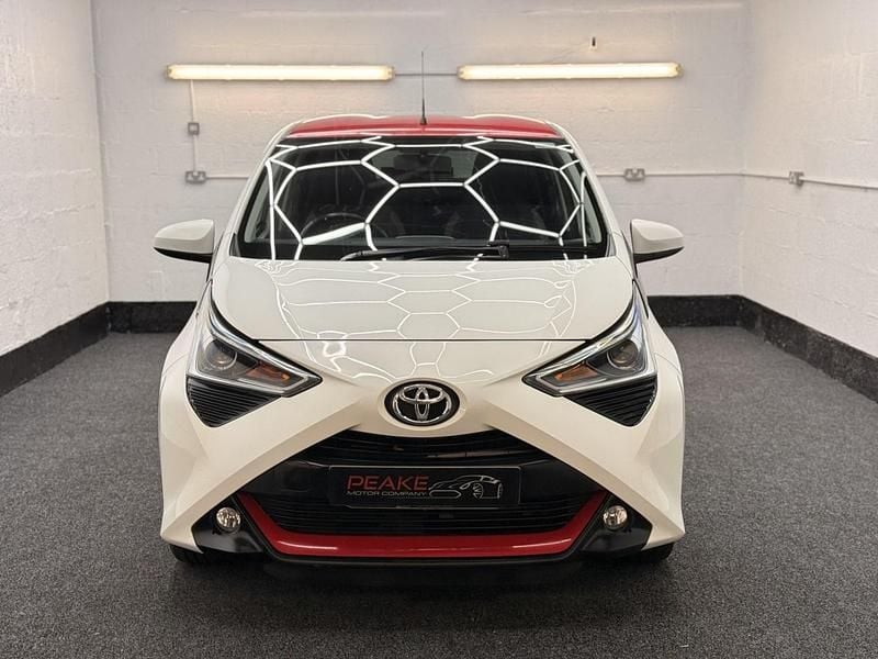 Used Toyota Aygo x-press 2018 White Hatchback