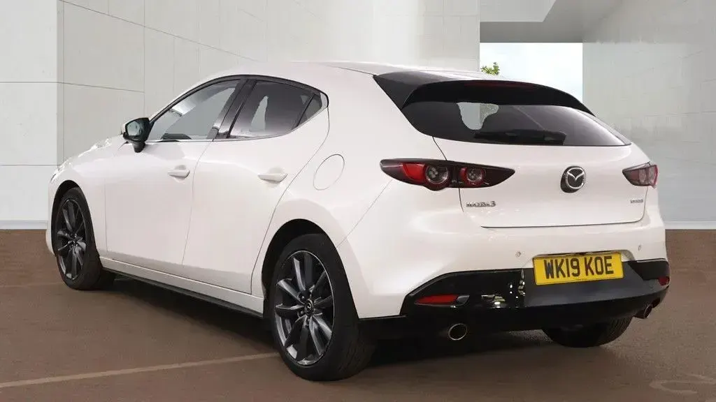 Used Mazda 3 Inclusive 122 HP (89 kW) 2019 White Hatchback