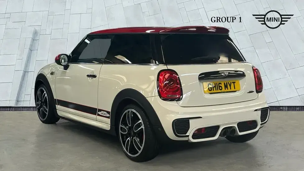 Usado Mini John Cooper Works Hatch 231 CV (169 kW) 2016 Blanco Utilitario