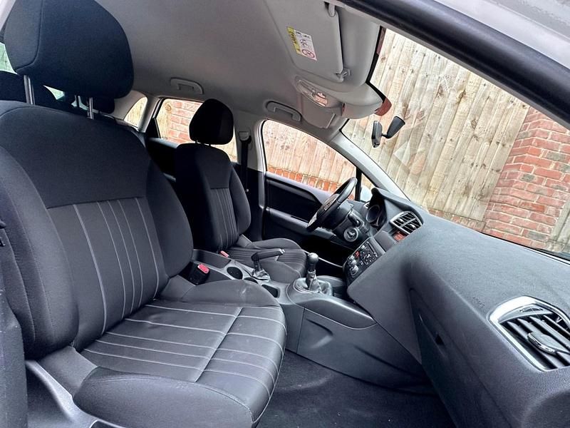 Used Citroën C4 Feel 2017 White Hatchback