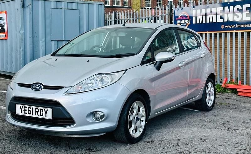 Used Ford Fiesta Zetec 70 HP (51 kW) 2011 Silver Hatchback