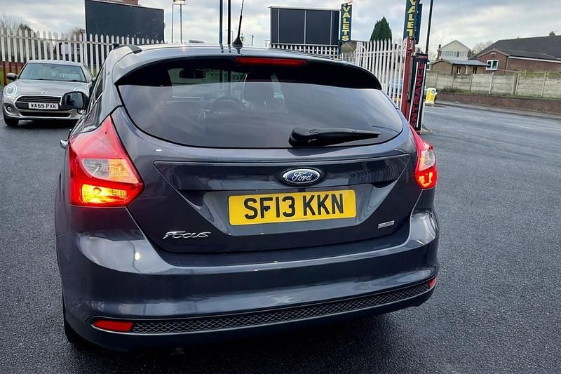 Used Ford Focus Zetec 115 HP (84 kW) 2013 Grey Hatchback