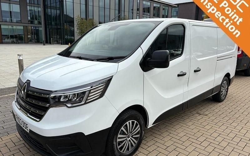 White Used 2023 Renault Trafic Van | £15,990 (Good price) - Image 1/3