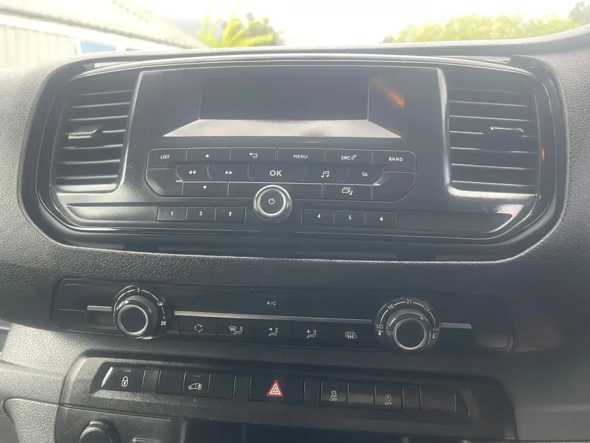 Used Vauxhall Vivaro Edition 120 HP (88 kW) 2020 White MPV