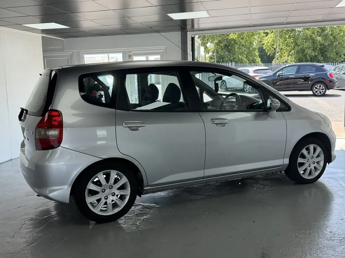 Used Honda Jazz SE 100 HP (73 kW) 2009 Silver Hatchback