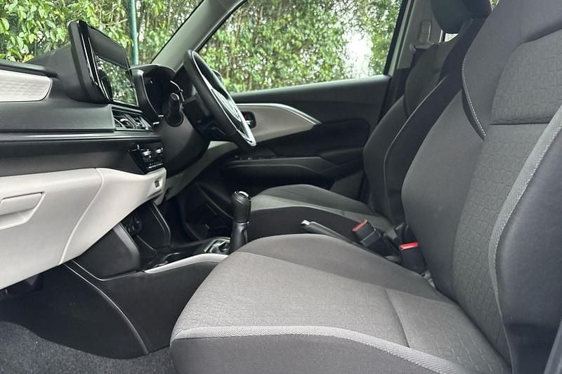 Used Suzuki Swift 2025 White Hatchback