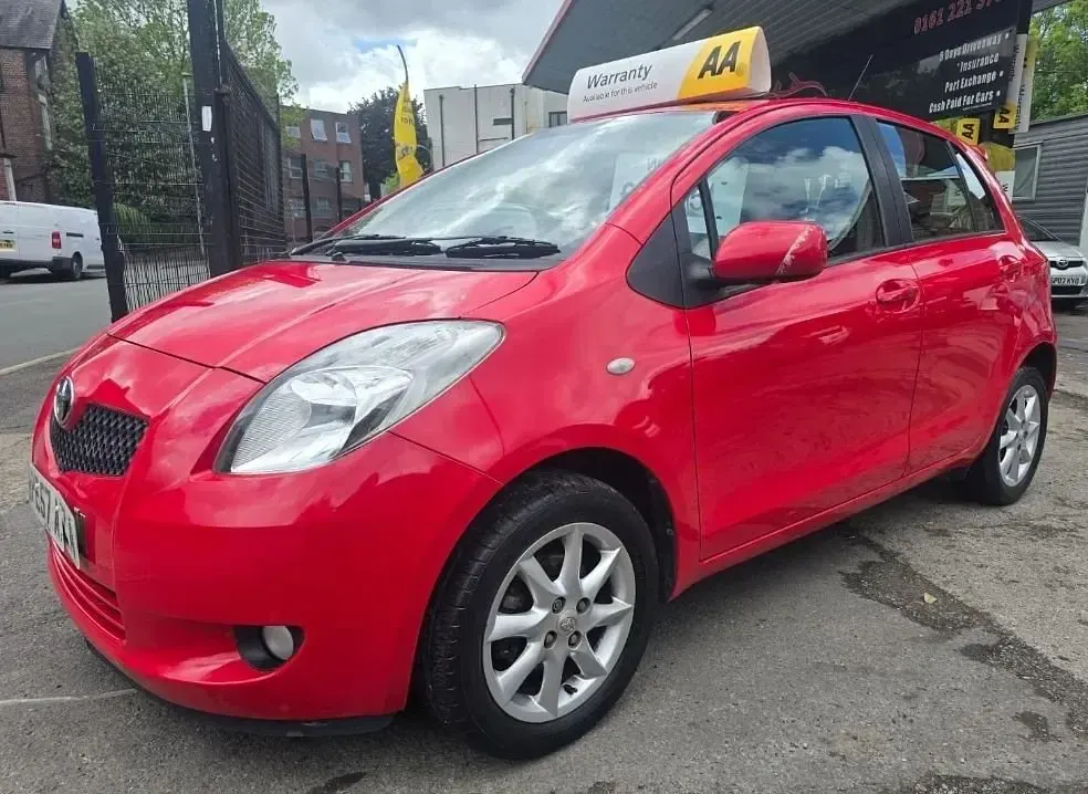 Used Toyota Yaris SR 85 HP (62 kW) 2007 Red Hatchback
