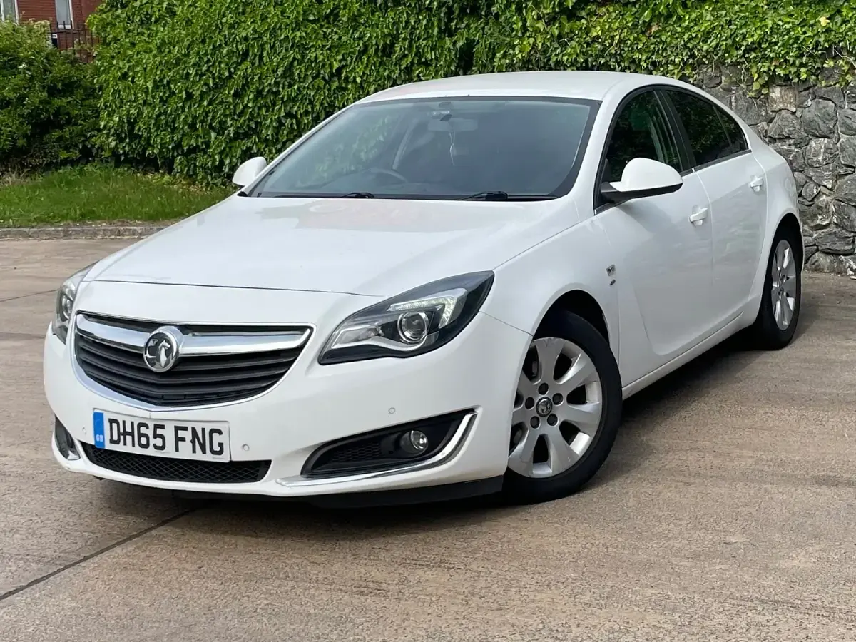 Used Vauxhall Insignia SRi 2016 White Hatchback
