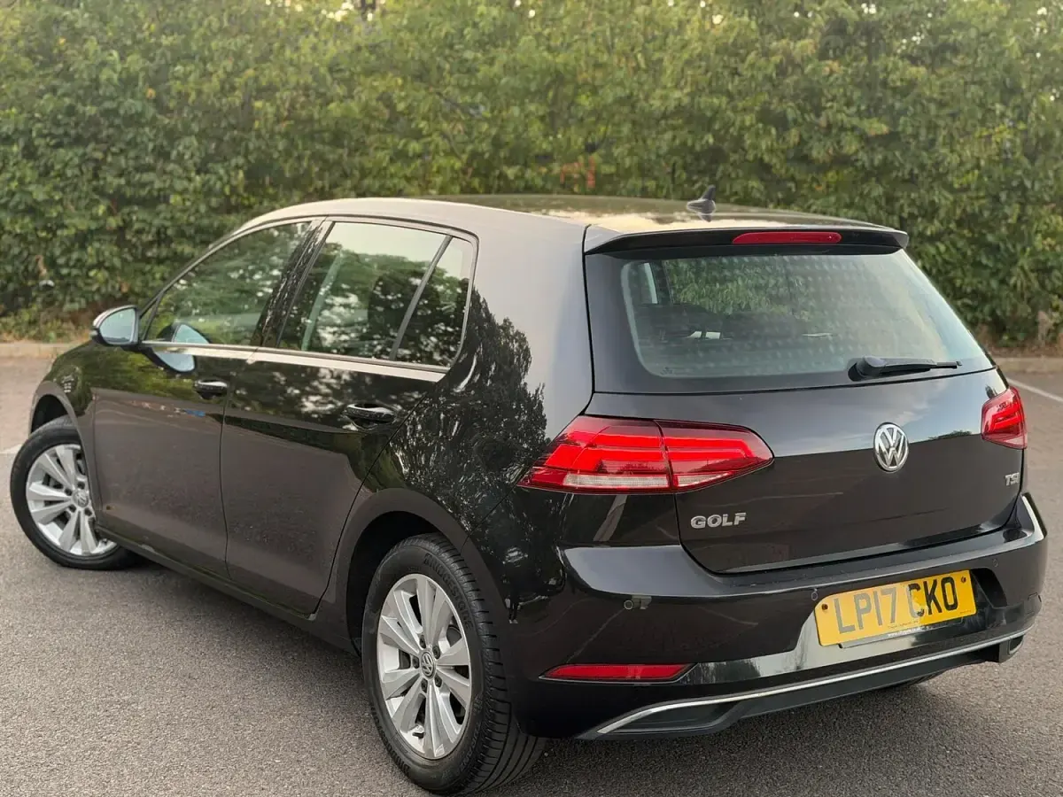 Used VW Golf VII SE 125 HP (91 kW) 2017 Black Hatchback