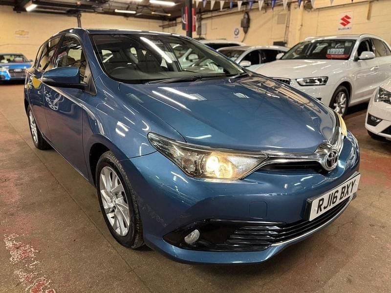 Used Toyota Auris 2016 Blue Hatchback