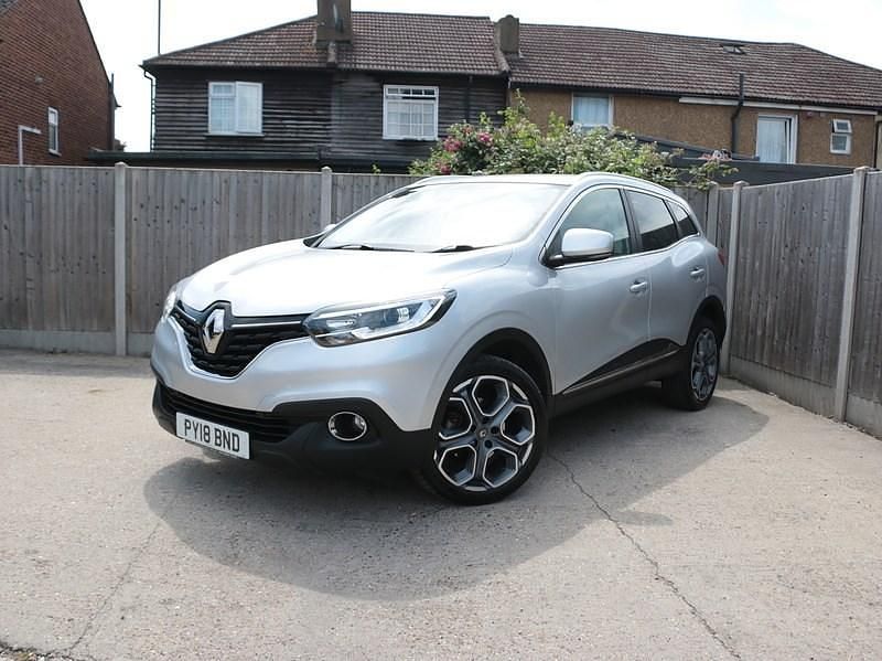 Metallic mercury silver Used 2018 Renault Kadjar Dynamique SUV | £9,795 (Fair price) - Image 1/2