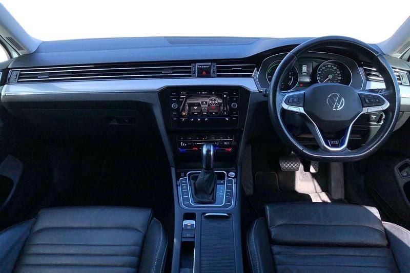 Used VW Passat GTE 218 HP (160 kW) 2021 White Estate