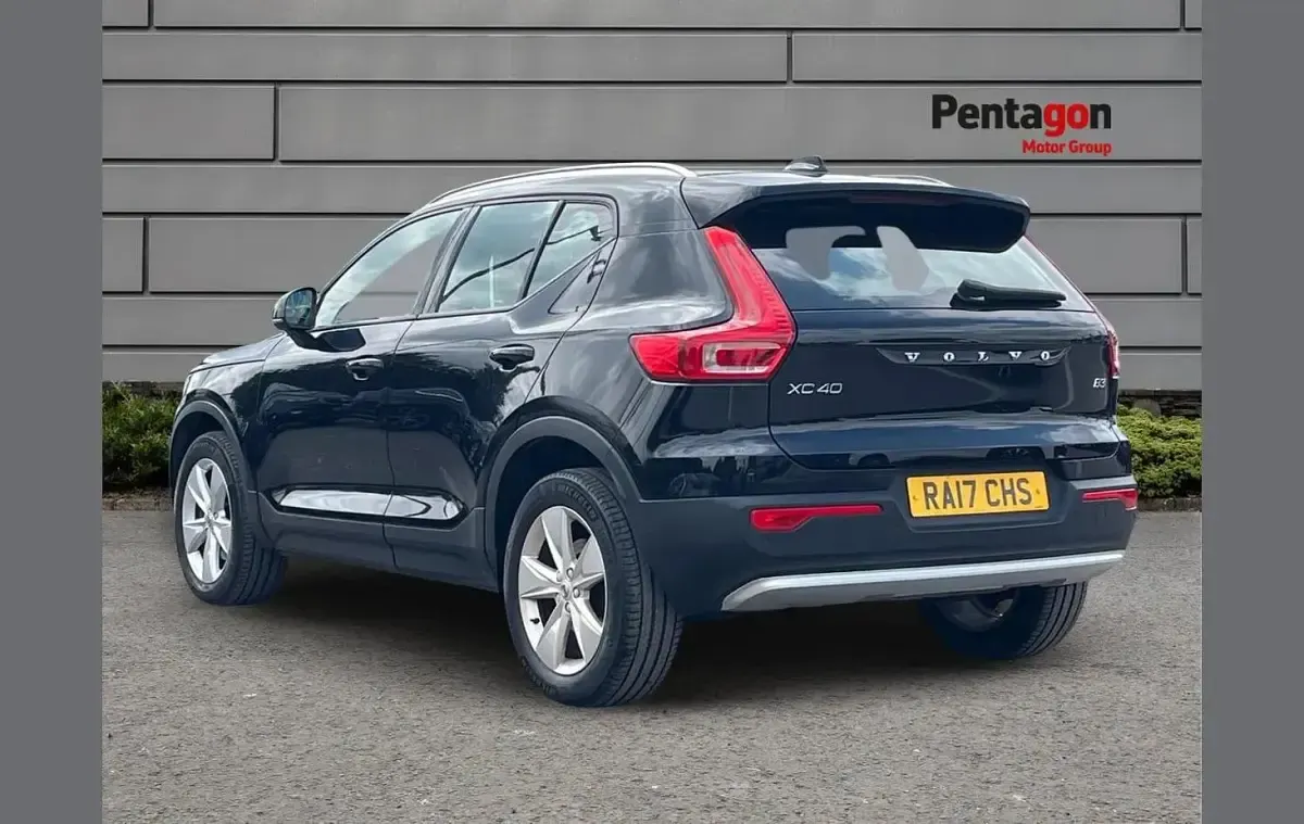 Used Volvo XC40 Core 161 HP (118 kW) 2023 Black SUV