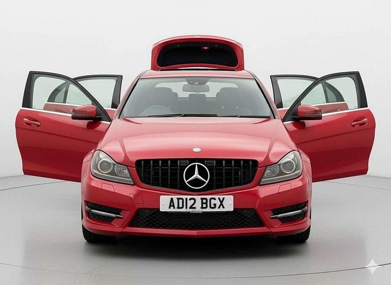 Używany Mercedes C220 AMG 2012 Czerwony Sedan/Limuzyna