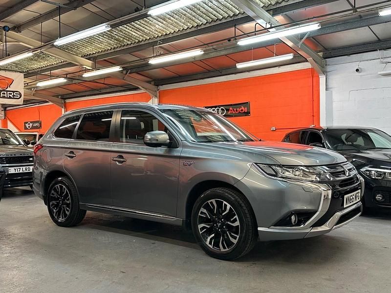 Begagnad Mitsubishi Outlander P-HEV 2016 Grå Kombi