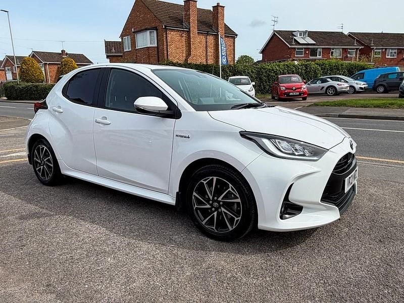 Used Toyota Yaris Hybrid Design 2021 White Hatchback