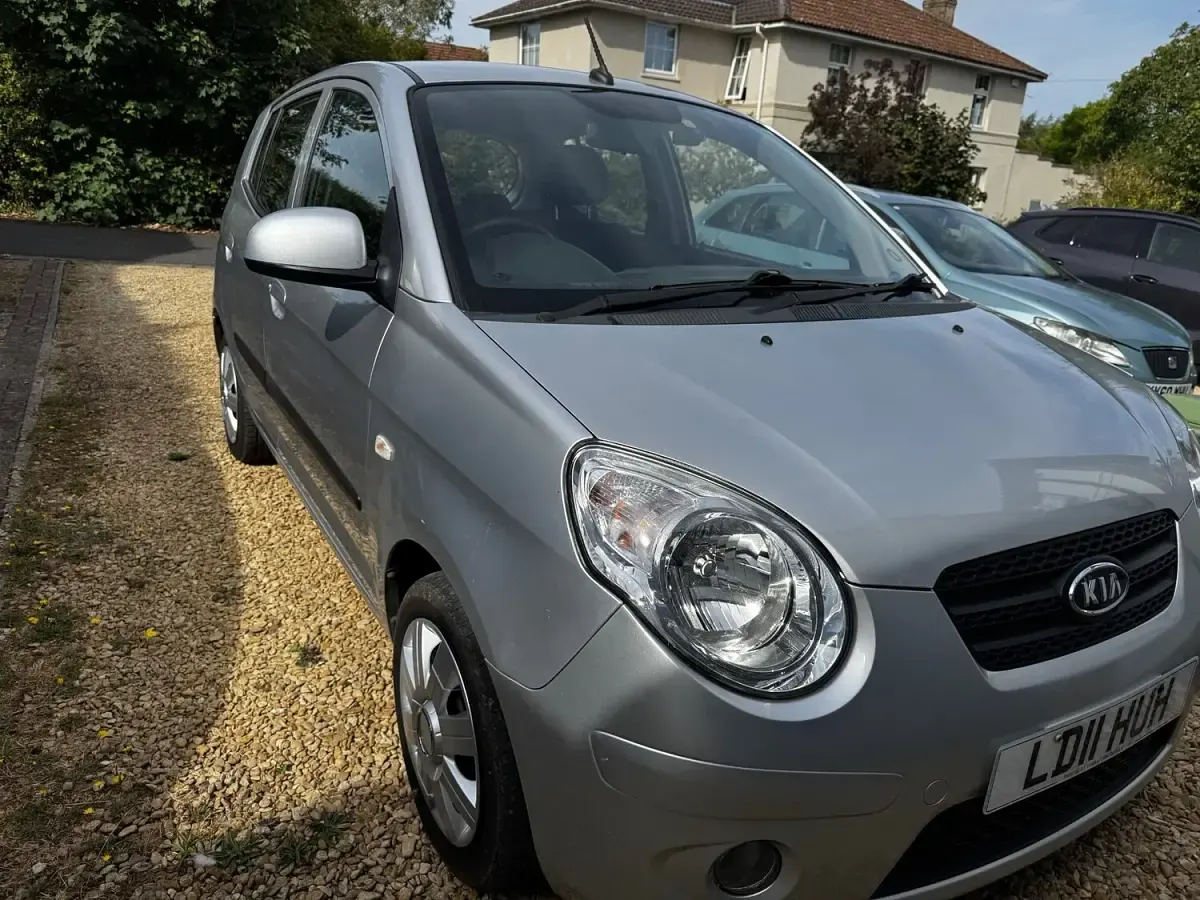 Used Kia Picanto 64 HP (47 kW) 2011 Silver Hatchback