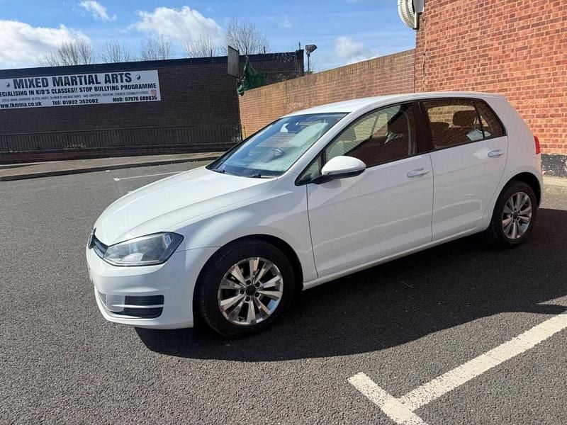 Used VW Golf VII SE 105 HP (77 kW) 2014 White Hatchback