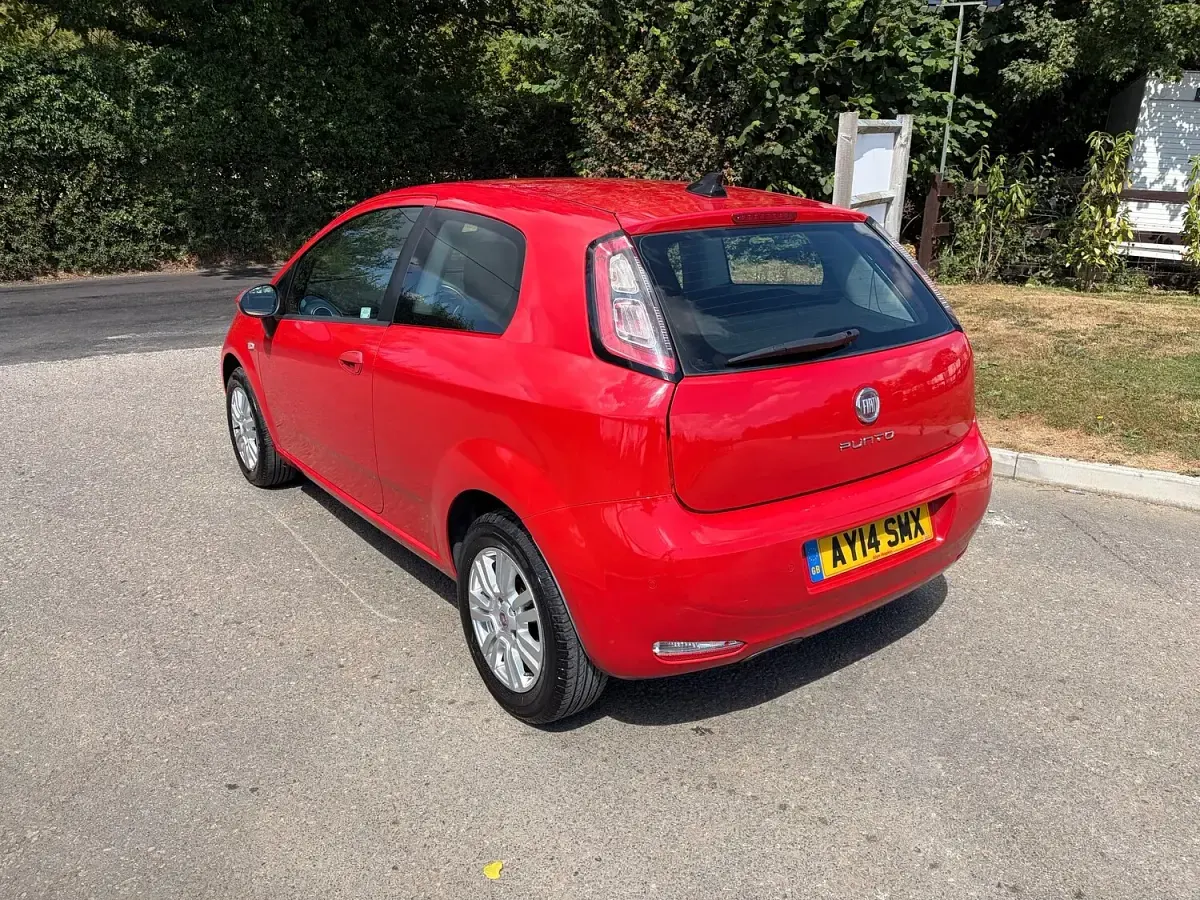 Used Fiat Punto Easy 69 HP (50 kW) 2014 Red Hatchback