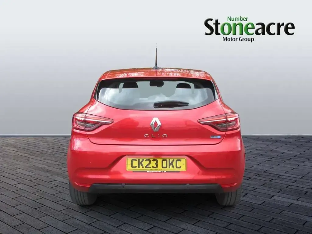 Begagnad Renault Clio V Evolution 143 HK (105 kW) 2023 Röd Halvkombi