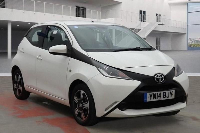 White Used 2014 Toyota Aygo X-play Hatchback | £4,695 (Fair price) - Image 1/1