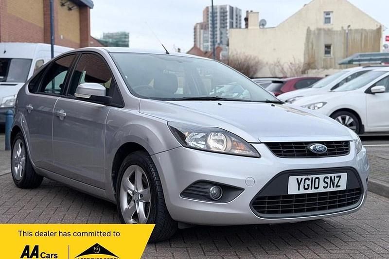 Used Ford Focus Zetec 123 HP (90 kW) 2010 Silver Hatchback