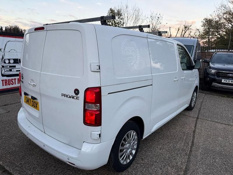 Usado Toyota Proace Comfort 115 CV (84 kW) 2017 Blanco Monovolumen