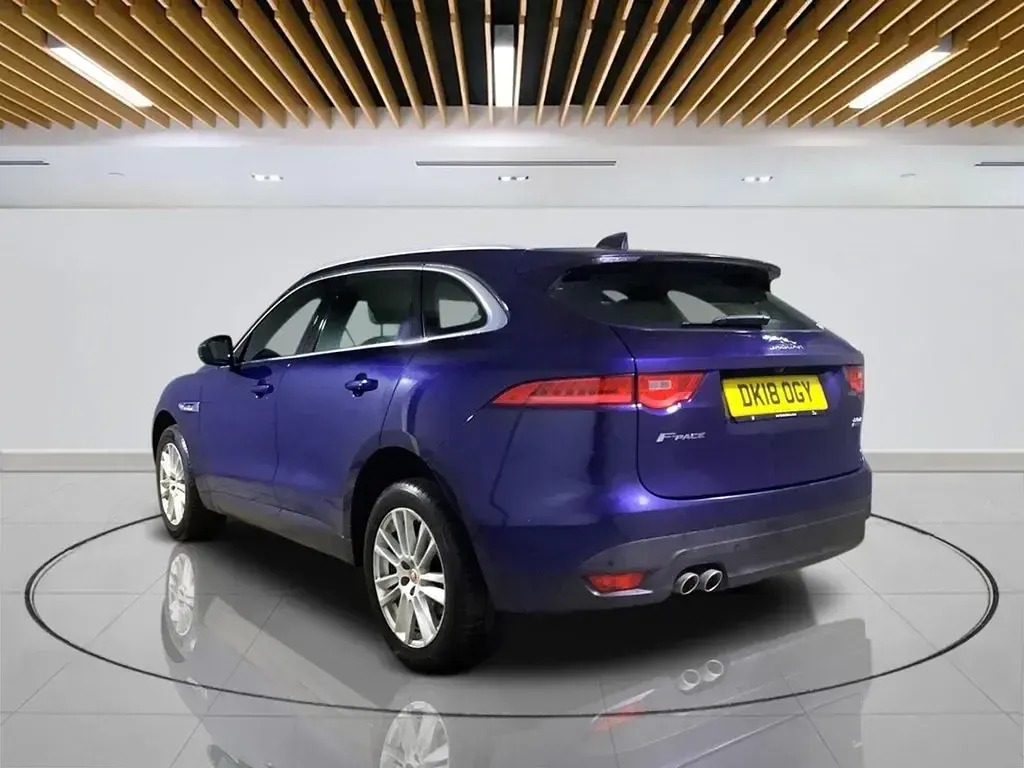 Używany Jaguar F-Pace Portfolio 180 KM (132 kW) 2018 Niebieski SUV