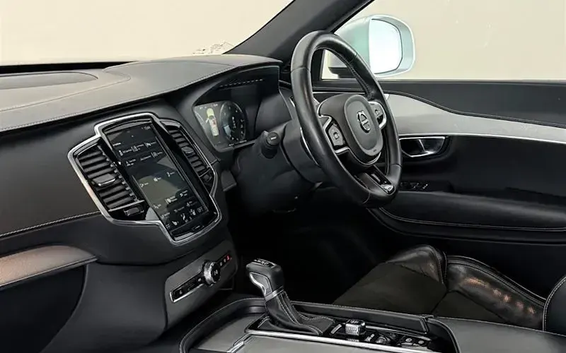 Begagnad Volvo XC90 R-Design 235 HK (172 kW) 2018 Silver SUV