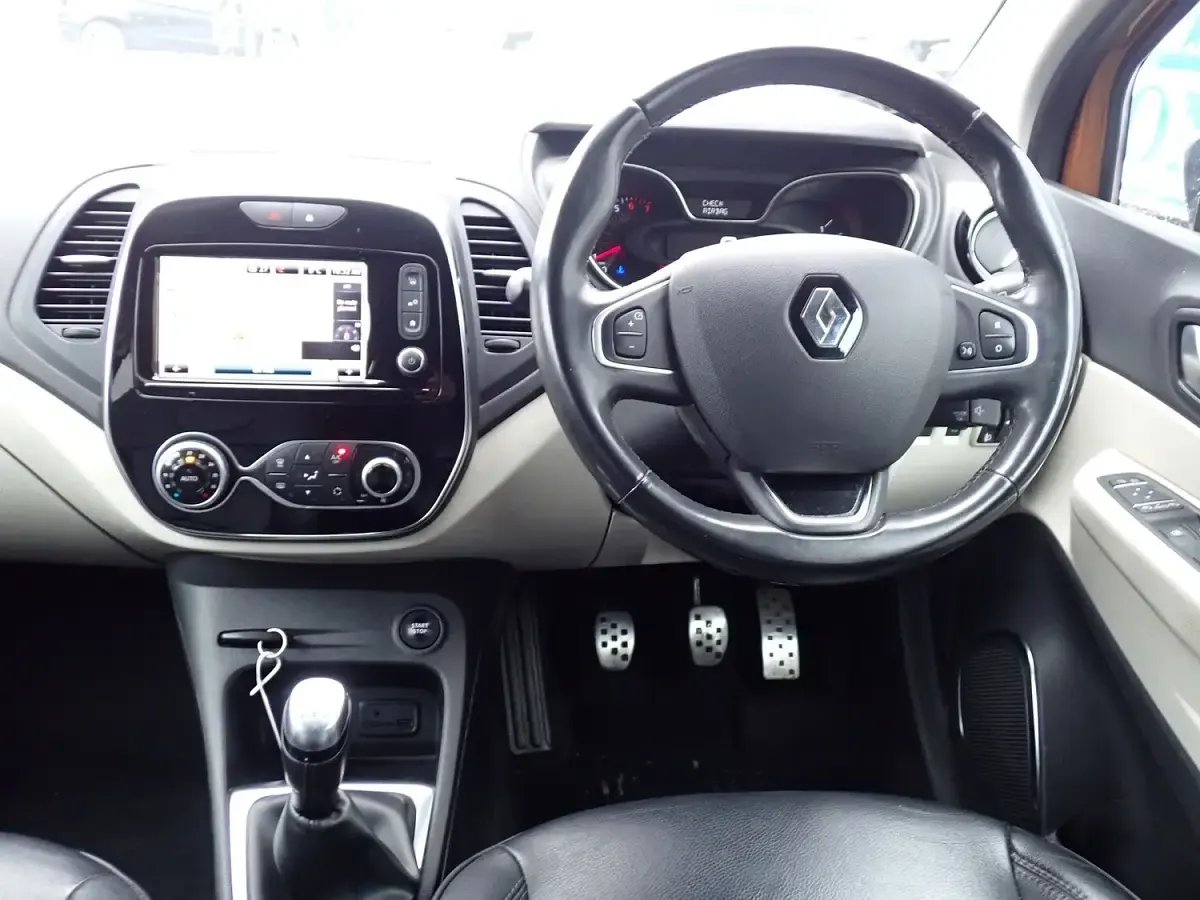 Used Renault Captur GT-Line 90 HP (66 kW) 2020 Orange/black SUV