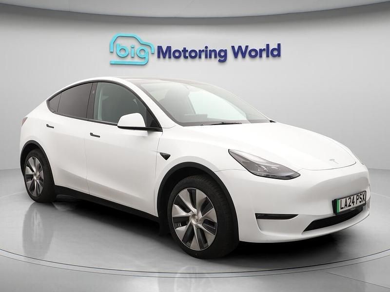 White Used 2024 Tesla Model Y Long Range AWD SUV | £31,910 (Fair price) - Image 1/4