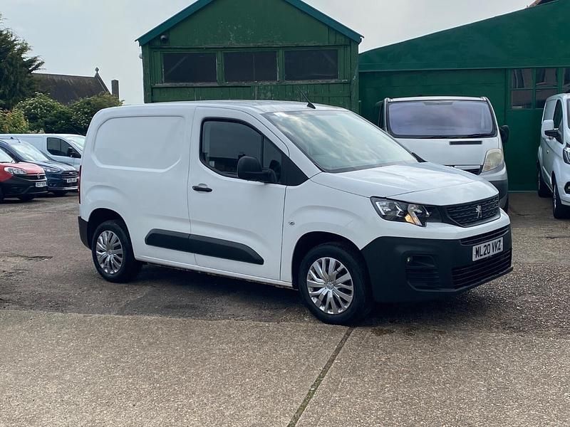 White Used 2020 Peugeot Partner MPV | £8,495 (Fair price) - Image 1/4