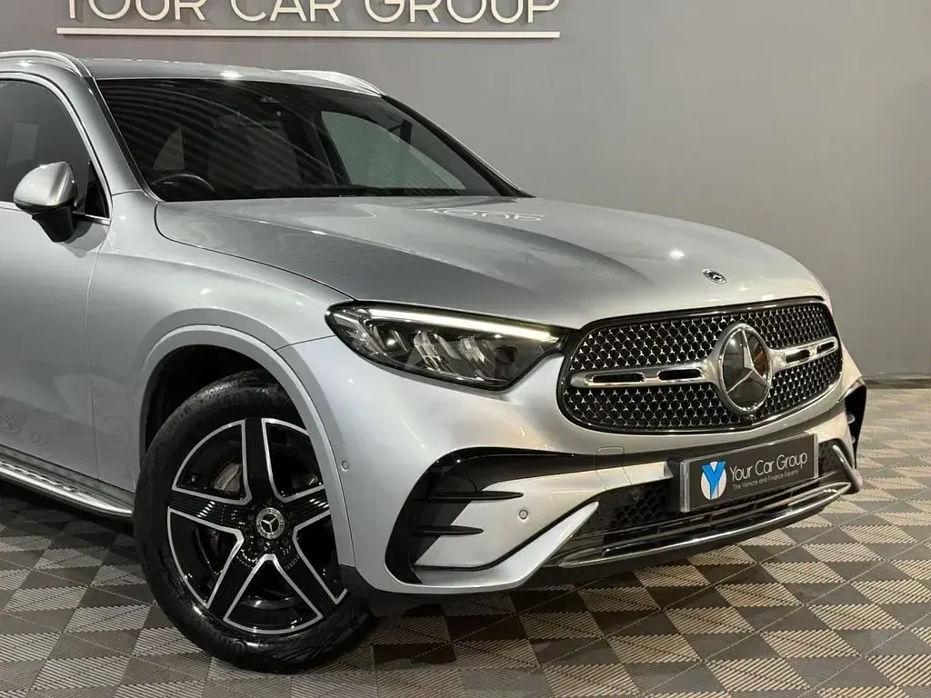 Käytetty Mercedes GLC300 AMG line 258 HP (189 kW) 2023 Hopea Katumaasturi