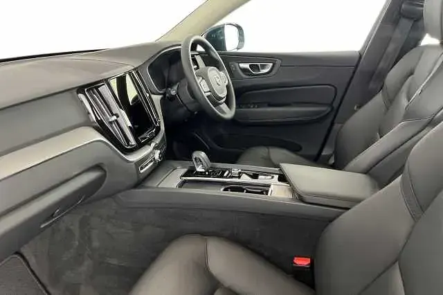 Used Volvo XC60 Core 250 HP (183 kW) 2022 Denim blue SUV