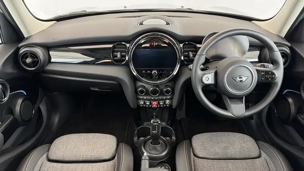 Used Mini Cooper Classic 134 HP (98 kW) 2023 Silver Hatchback